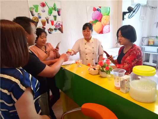 魅力小吃培訓學員美味奶茶實踐現(xiàn)場案例