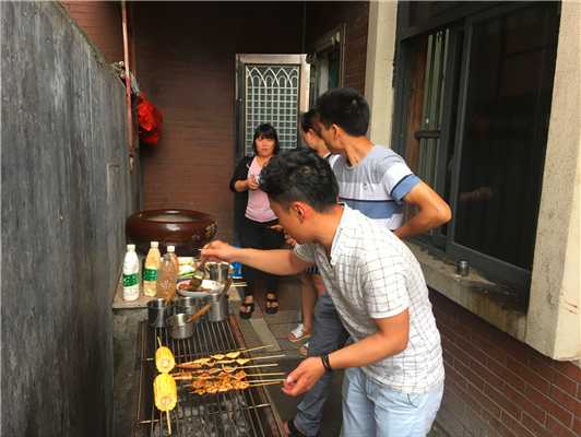 魅力小吃培訓學員風味燒烤實操制作現(xiàn)場案例