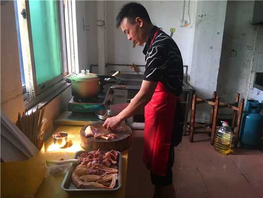 魅力小吃培訓(xùn)學(xué)員泉州牛肉小吃實(shí)踐操作案例