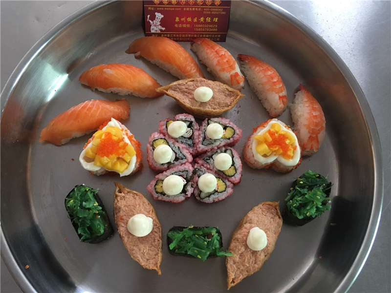 魅力小吃培訓(xùn)學(xué)員初次壽司制作現(xiàn)場案例