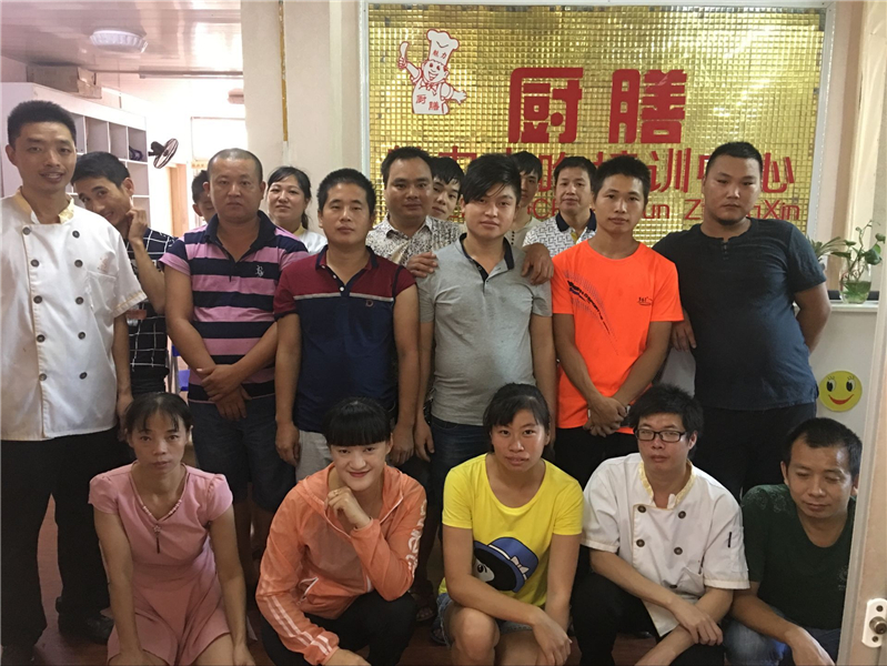 魅力小吃油炸項目培訓學員畢業(yè)合影