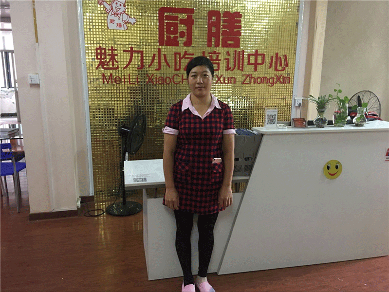 魅力小吃培訓(xùn)機構(gòu)女學(xué)員畢業(yè)留念